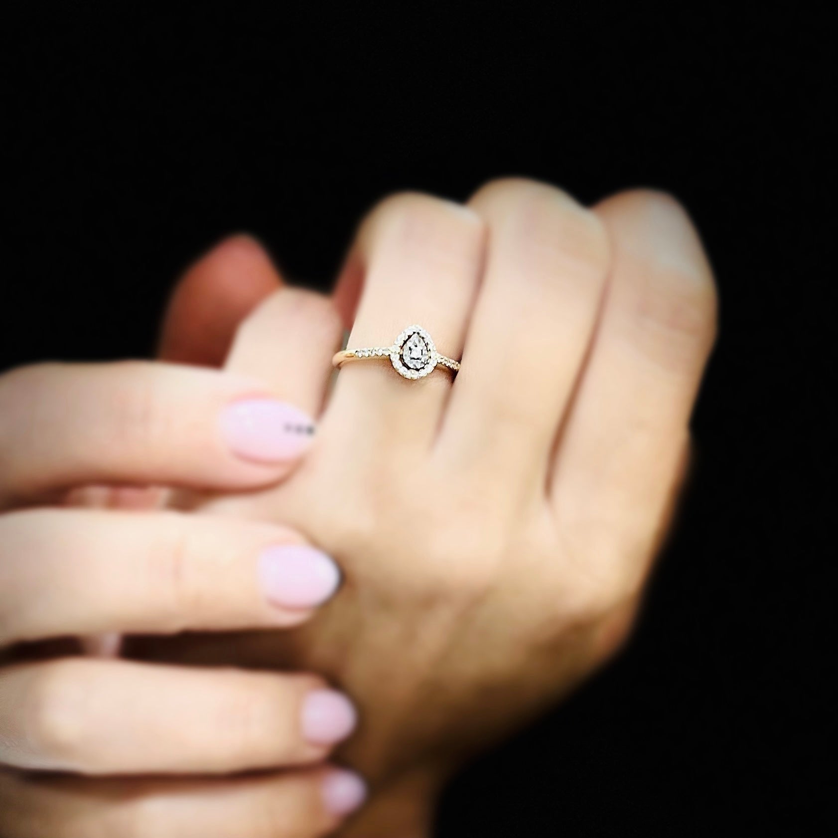 Годежен пръстен жълто злато с камъни диаманти